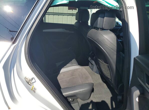WA1A4AFYXJ2185105 2018 AUDI SQ5 White Rear interior view