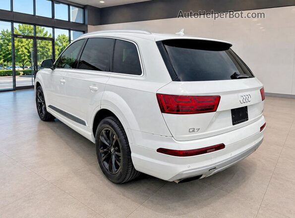WA1AAAF70HD034949 2017 AUDI Q7 White Dashboard view