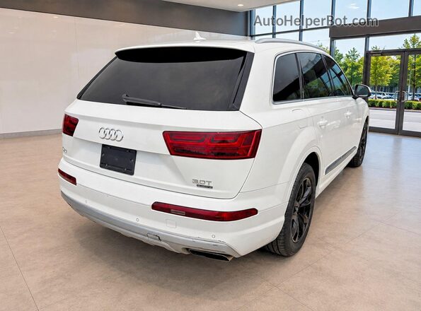 WA1AAAF70HD034949 2017 AUDI Q7 White Rear seats view