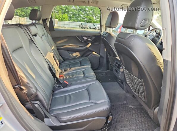 WA1AAAF73KD046150 2019 AUDI Q7 Silver Սալոնի հետևի տեսք