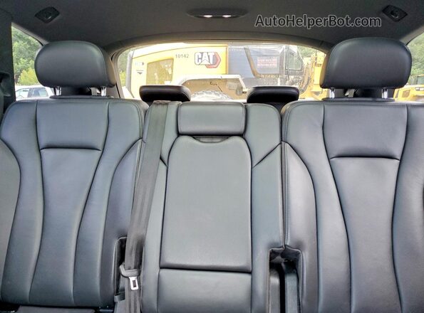 WA1AAAF7XJD006808 2018 AUDI Q7 White Հետևի նստատեղերի տեսք