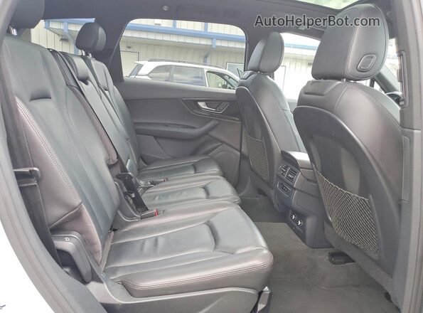 WA1AAAF7XJD006808 2018 AUDI Q7 White Սալոնի հետևի տեսք