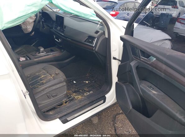WA1AAAFY0M2113360 2021 AUDI Q5 White Вид салону спереду