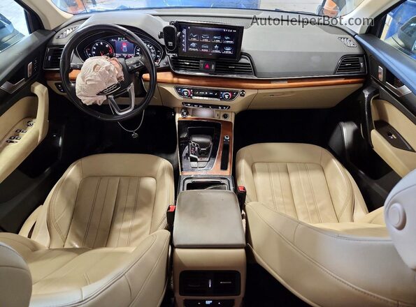 WA1AAAFY0M2133723 2021 AUDI Q5 Черный Вид панели приборов