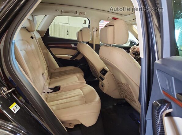WA1AAAFY0M2133723 2021 AUDI Q5 Черный Вид задней части салона
