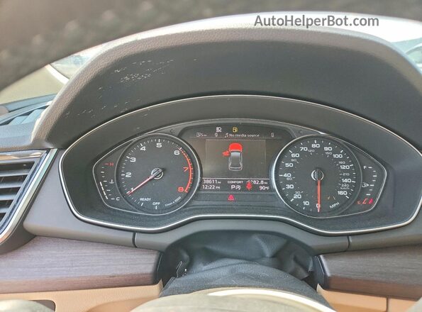 WA1AAAFY4M2133868 2021 AUDI Q5 White Instrument cluster view