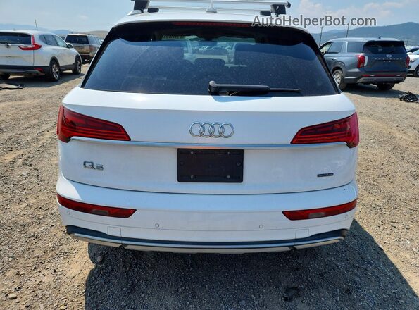 WA1AAAFY4M2133868 2021 AUDI Q5 White Rear view
