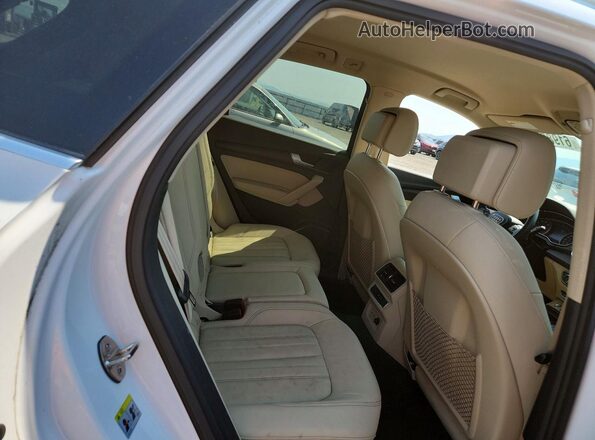 WA1AAAFY4M2133868 2021 AUDI Q5 White Rear seats view