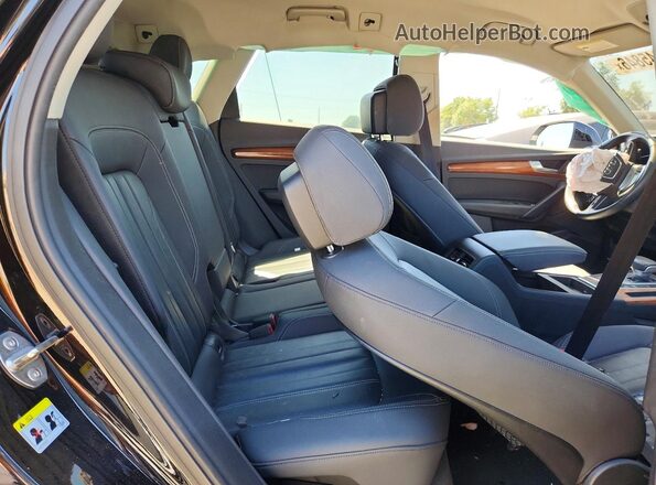 WA1AAAFY7M2010453 2021 AUDI Q5 Black Widok wnętrza z tyłu