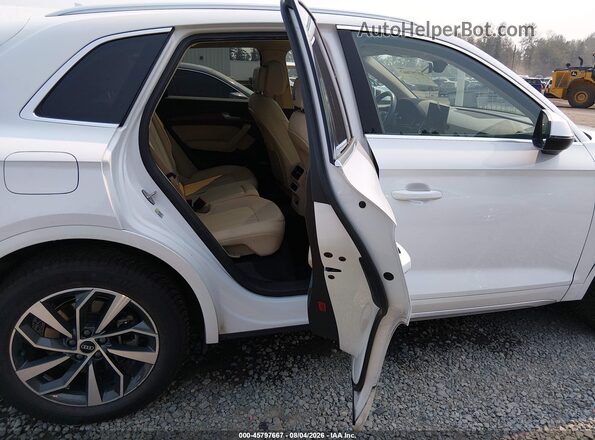WA1AAAFY7M2024482 2021 AUDI Q5 White VIN կոդի պիտակի տեսք