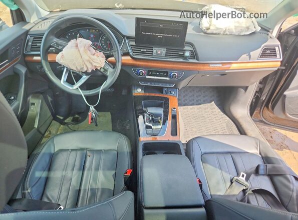 WA1AAAFY7M2082382 2021 AUDI Q5 Black Առջևի վահանակի տեսք