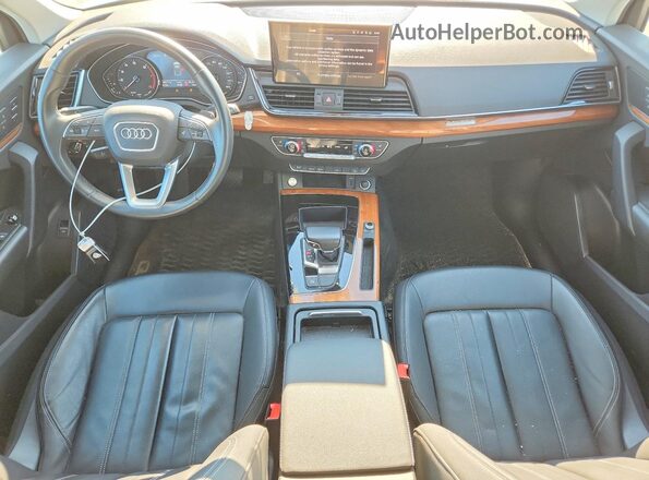 WA1AAAFY8M2101005 2021 AUDI Q5 White Առջևի վահանակի տեսք