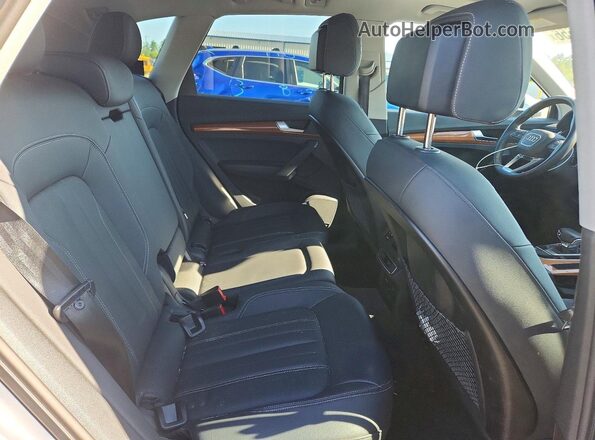 WA1AAAFY8M2101005 2021 AUDI Q5 White Հետևի նստատեղերի տեսք