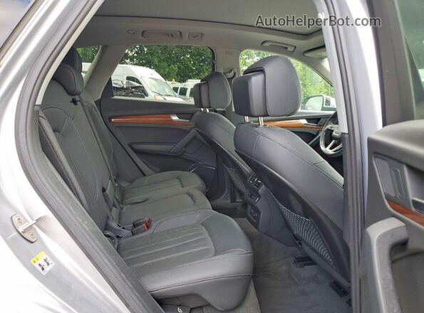 WA1AAAFY8M2103210 2021 AUDI Q5 Silver Սալոնի հետևի տեսք