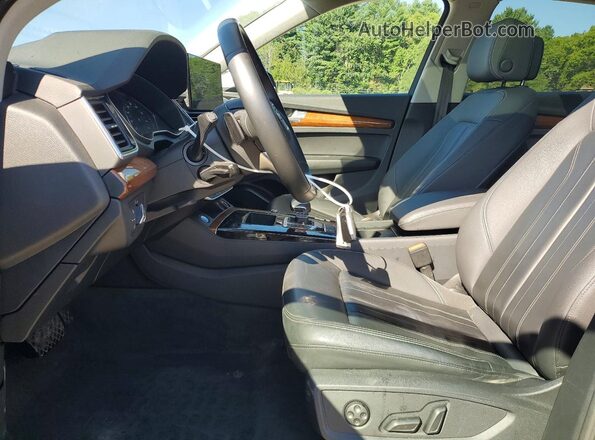 WA1ABAFY7P2048217 2023 AUDI Q5 Silver Widok wnętrza z przodu