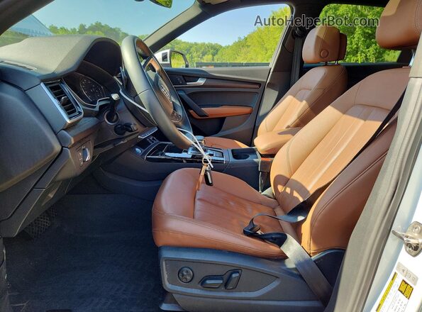 WA1ABAFYXR2009981 2024 AUDI Q5 White Front interior view