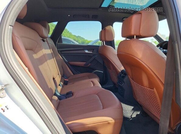 WA1ABAFYXR2009981 2024 AUDI Q5 White Rear interior view
