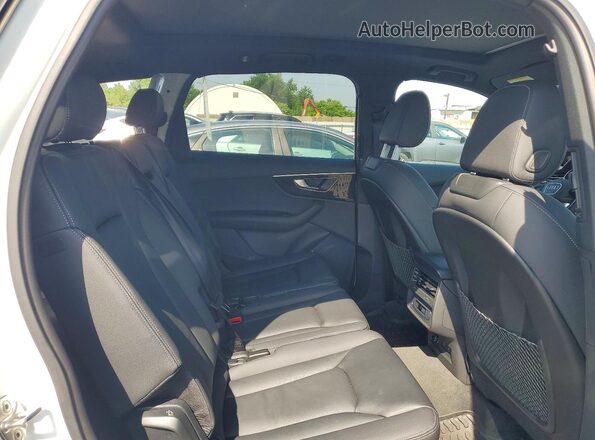 WA1ACBF73SD003265 2025 AUDI Q7 White Widok wnętrza z tyłu