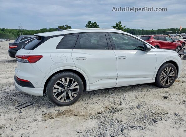 WA1ACBFZ1PP032917 2023 AUDI Q4 White Trasero derecho