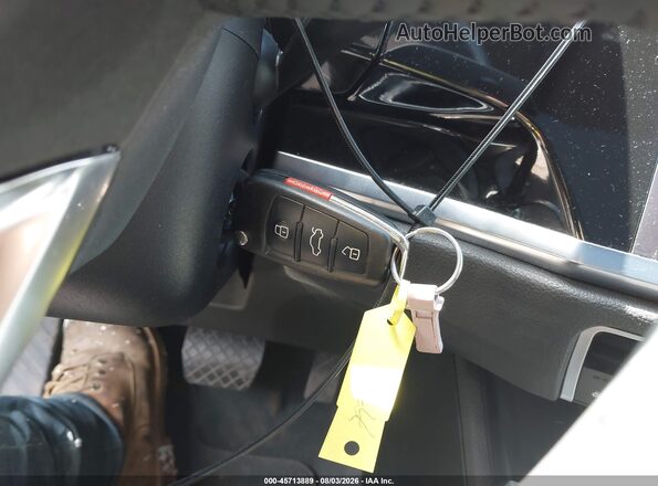 WA1AECF38K1075495 2019 AUDI Q3 Silver Widok deski rozdzielczej
