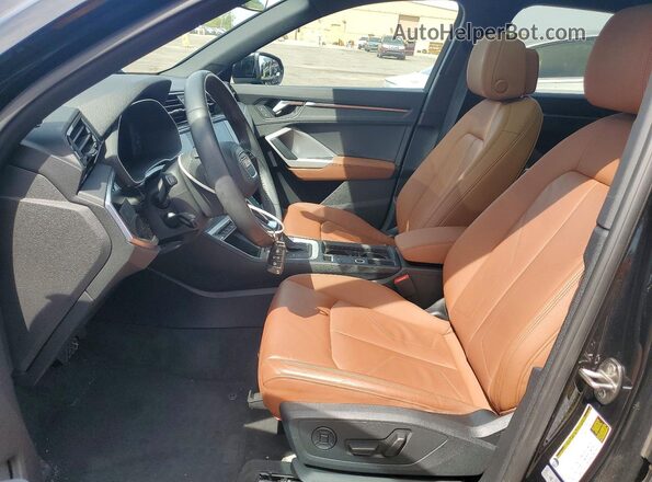 WA1AECF38L1125250 2020 AUDI Q3 Black Вид салону спереду