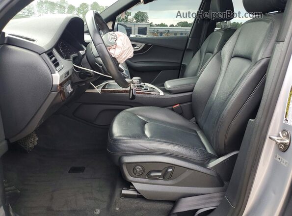 WA1AHAF70JD035861 2018 AUDI Q7 Silver Front interior view