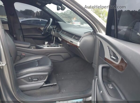 WA1AHAF71JD025372 2018 AUDI Q7 Gray Front interior view