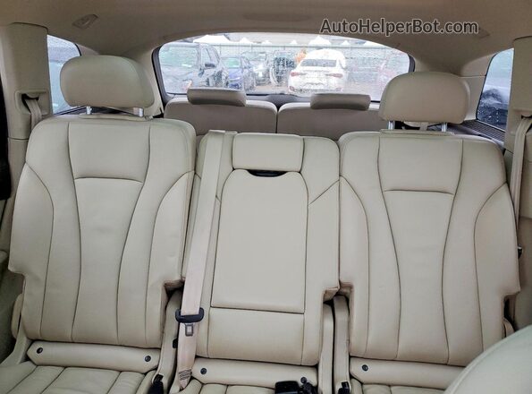 WA1AHAF72KD047625 2019 AUDI Q7 White Widok tylnych siedzeń
