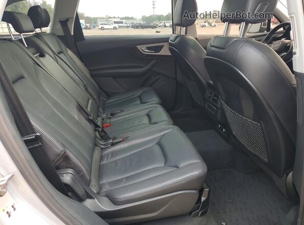 WA1AHAF73KD014620 2019 AUDI Q7 Silver Widok wnętrza z tyłu