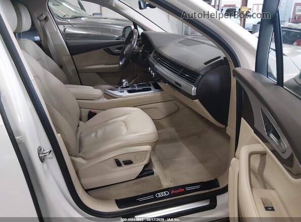WA1AHAF76JD013900 2018 AUDI Q7 White Front interior view