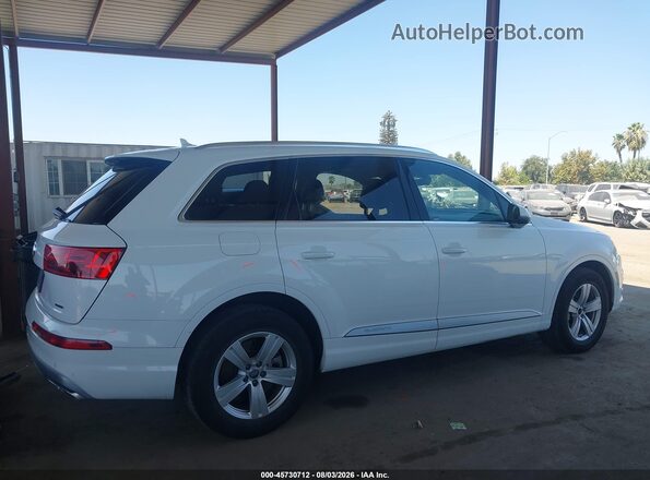 WA1AHAF78JD040418 2018 AUDI Q7 White Widok wnętrza z tyłu