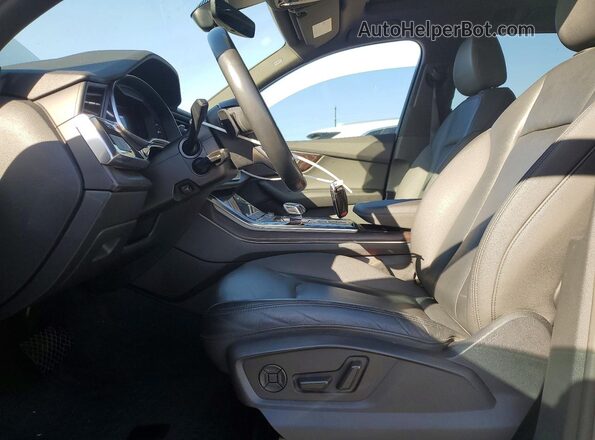 WA1AJAF73MD038813 2021 AUDI Q7 White Front interior view