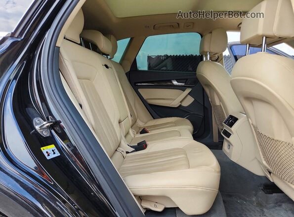 WA1ANAFY3K2111636 2019 AUDI Q5 Black Вид задньої частини салону