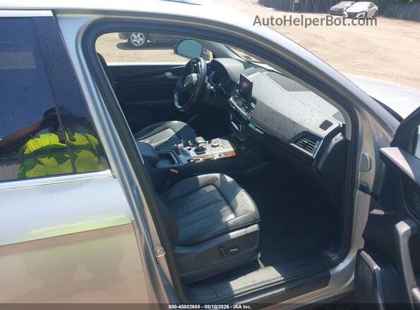WA1ANAFYXK2069675 2019 AUDI Q5 Gray Вид салону спереду