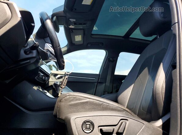 WA1AUCF36M1059091 2021 AUDI Q3 Black Front interior view