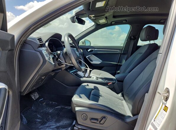 WA1AUCF36N1017442 2022 AUDI Q3 White Вид салону спереду