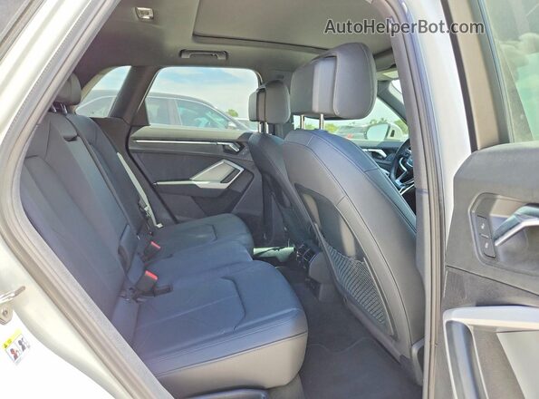 WA1AUCF36N1017442 2022 AUDI Q3 White Вид задньої частини салону