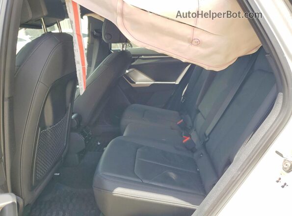 WA1AUCF39M1102130 2021 AUDI Q3 White Widok wnętrza z tyłu