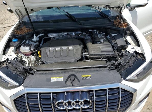 WA1AUCF39M1102130 2021 AUDI Q3 White Widok komory silnika