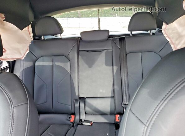WA1AUCF39M1102130 2021 AUDI Q3 White Widok tylnych siedzeń