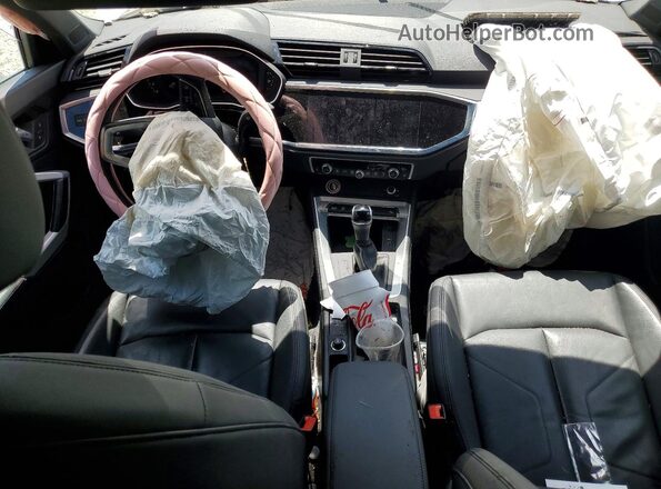 WA1AUCF39M1102130 2021 AUDI Q3 White Widok deski rozdzielczej
