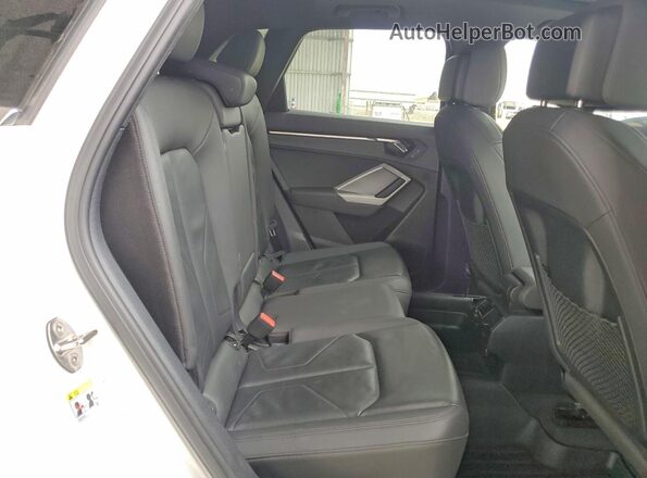 WA1AUCF3XM1065475 2021 AUDI Q3 White უკანა სალონის ხედი