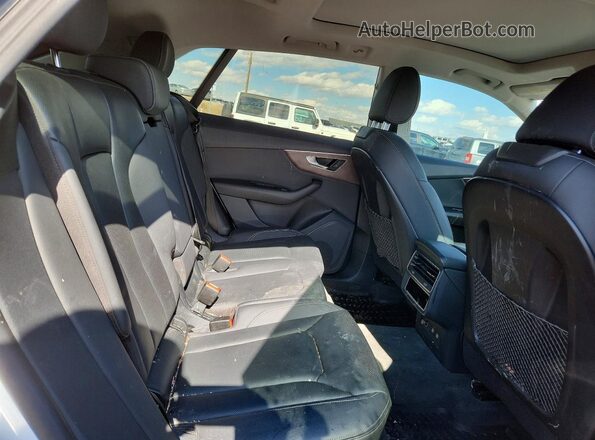 WA1AVAF16KD007343 2019 AUDI Q8 White Widok wnętrza z tyłu