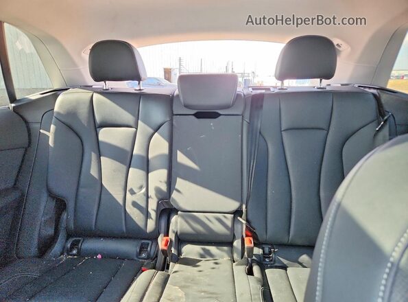 WA1AVAF16KD007343 2019 AUDI Q8 White Widok tylnych siedzeń