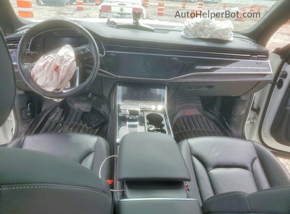 WA1AVAF17MD001375 2021 AUDI Q8 White Widok deski rozdzielczej