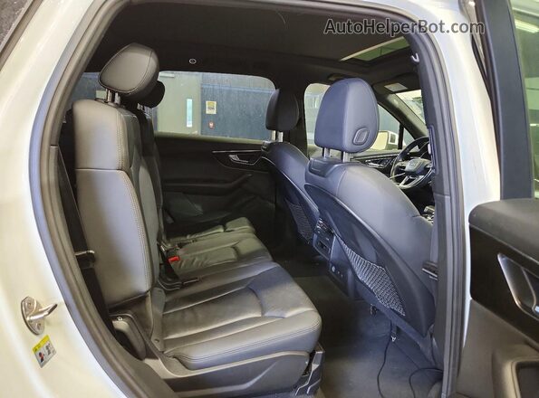 WA1AXAF72MD016963 2021 AUDI Q7 White უკანა სალონის ხედი