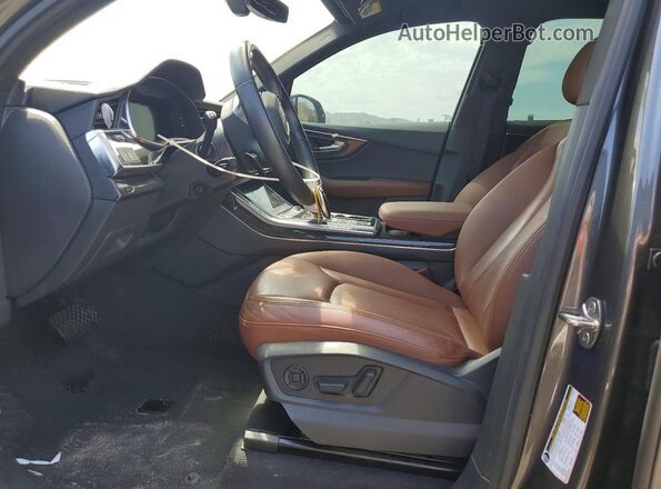 WA1AXAF73MD015417 2021 AUDI Q7 Charcoal Front interior view