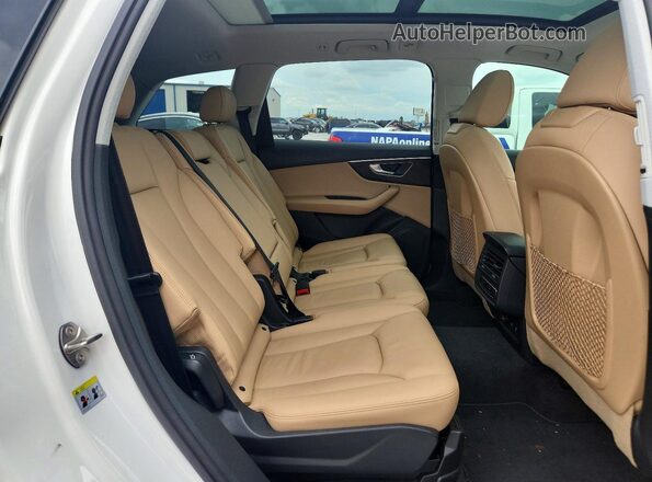 WA1AXAF79MD033114 2021 AUDI Q7 White Rear interior view