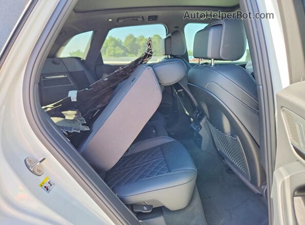WA1B4AFY4S2046397 2025 AUDI SQ5 White Rear seats view