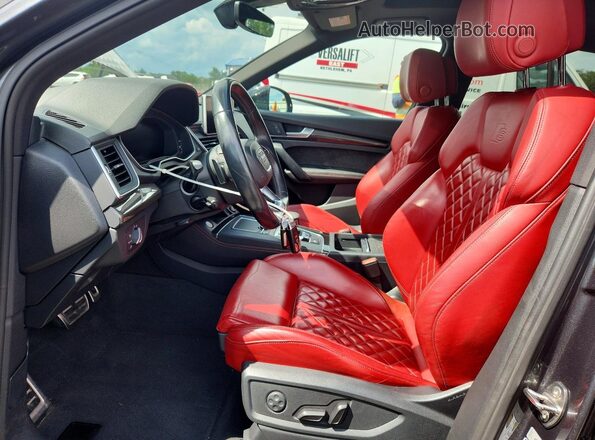 WA1B4AFY6K2040360 2019 AUDI SQ5 Серебряный Вид салона спереди